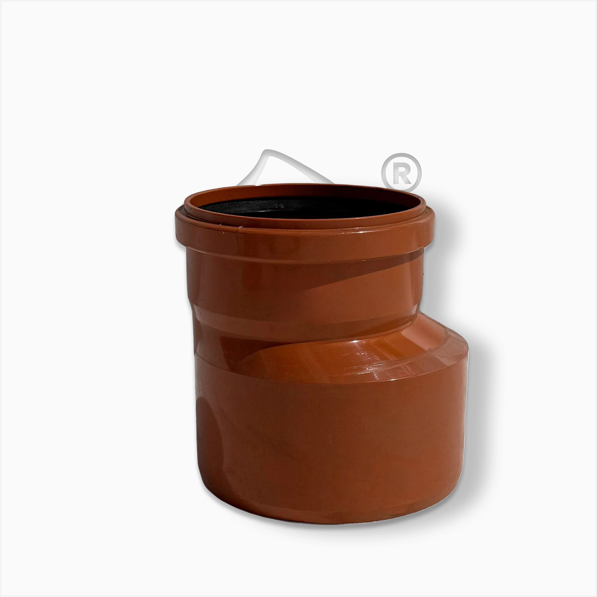 Reducție PVC Multistrat pentru unirea conductelor de diametre diferite. Etanșeitate perfectă și compatibilitate cu sistemele moderne.